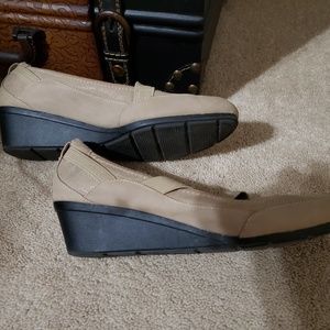 Womens size 9.5 shoes